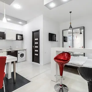 Black And Red Squares Апартаменты